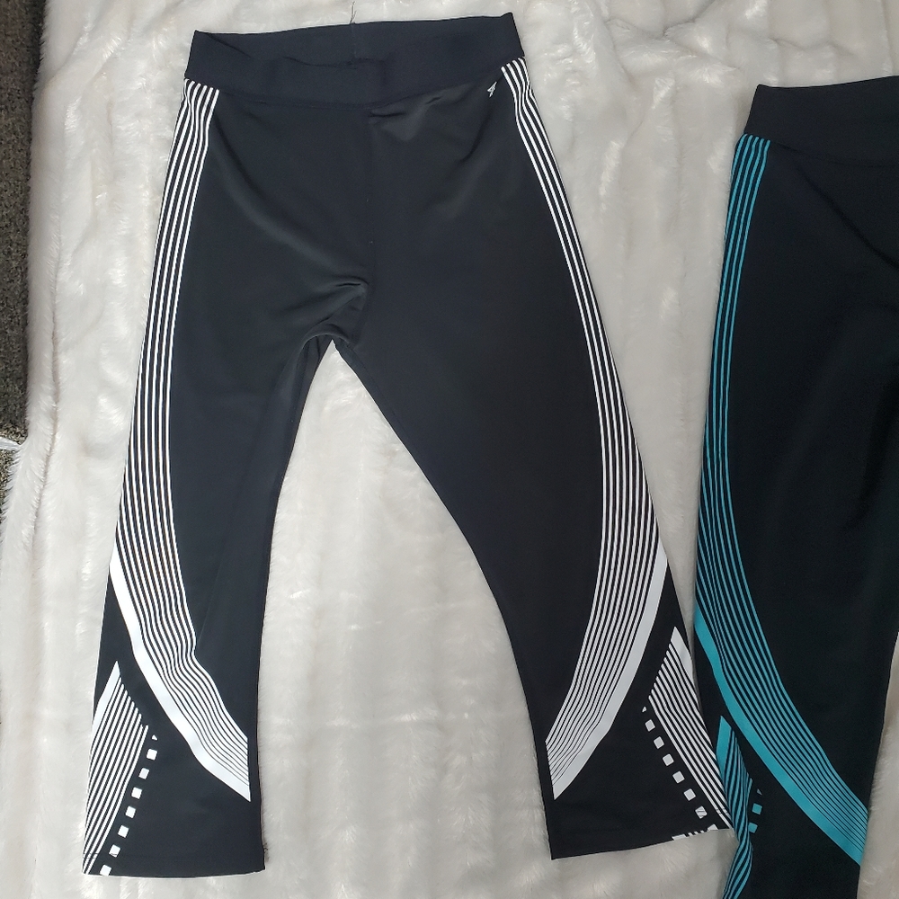 WORKOUT~ BLACK & WHITE ATHLETIC CAPRIS!